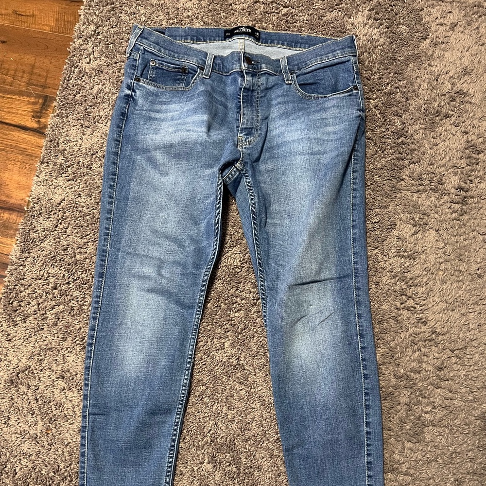 2 pairs Men Hollister skinny jeans